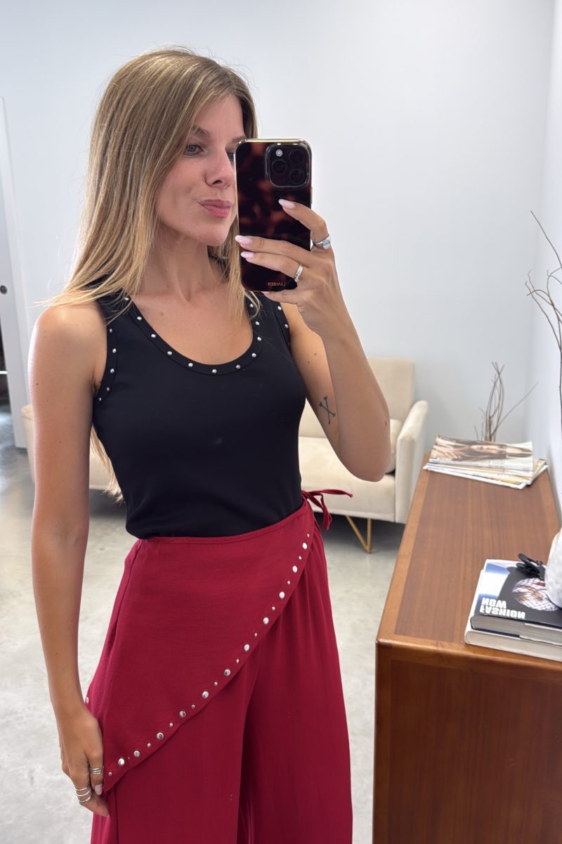 Camiseta Negra Tachuelas