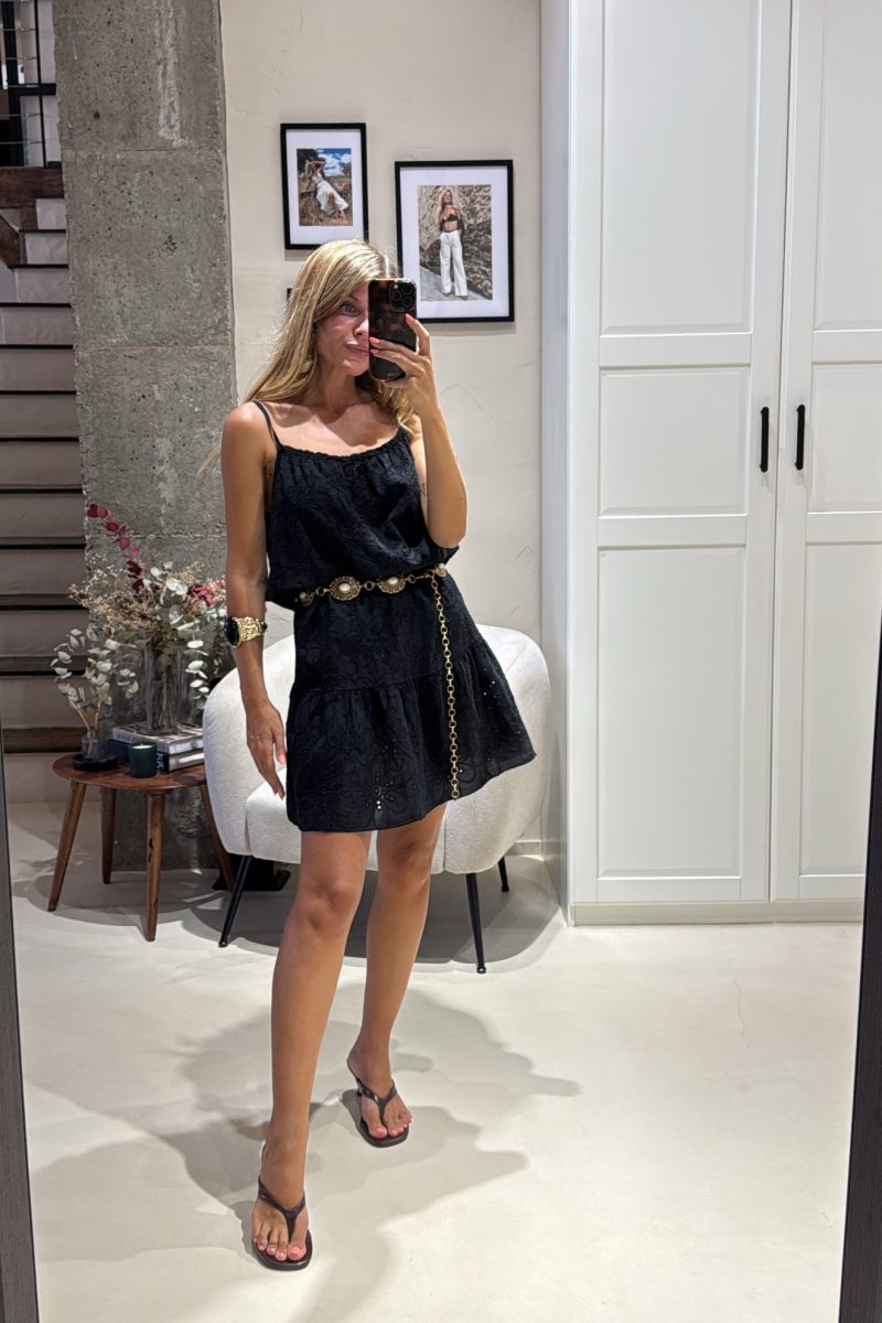Vestido Negro Troquelado