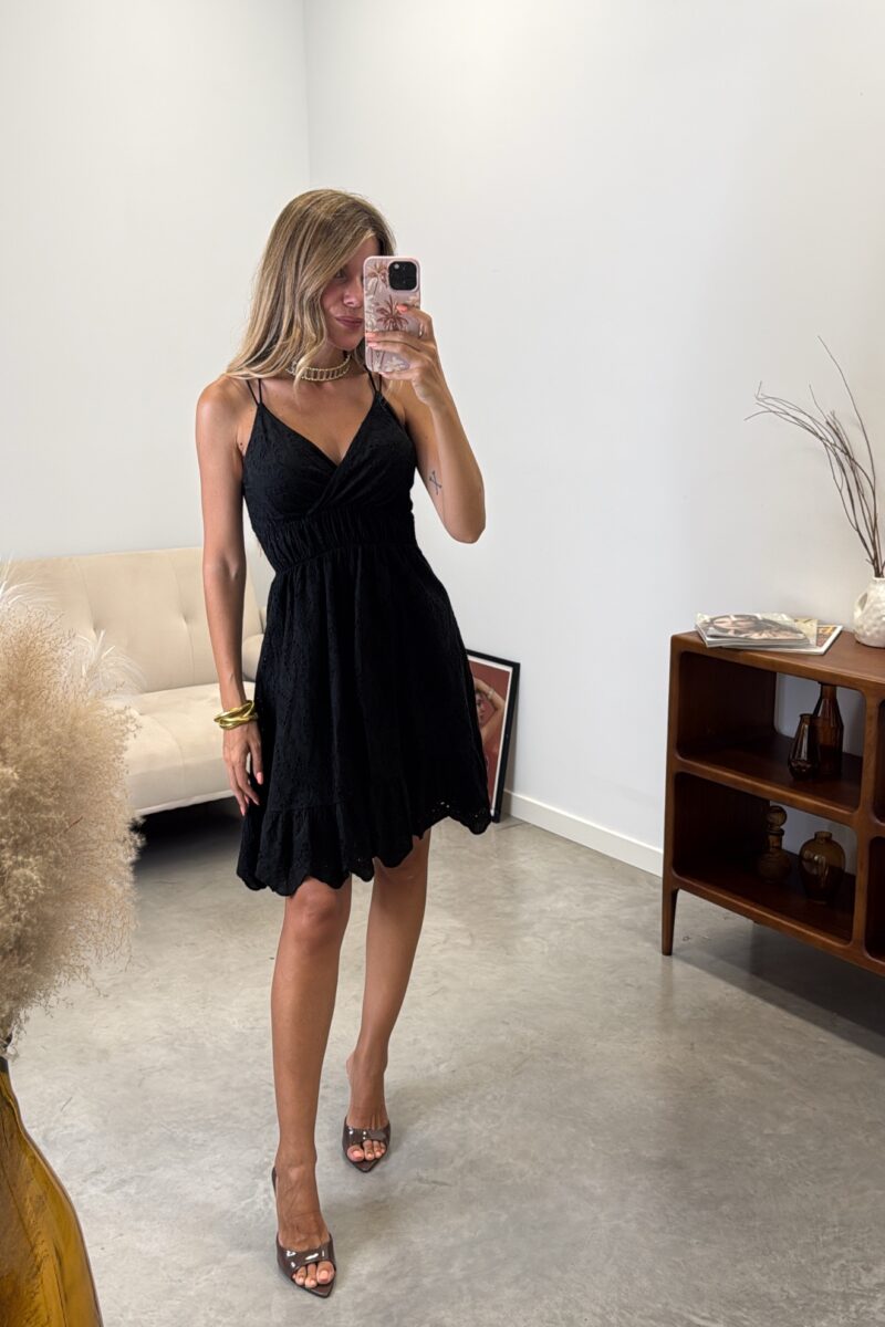 Vestido Negro Troquelado