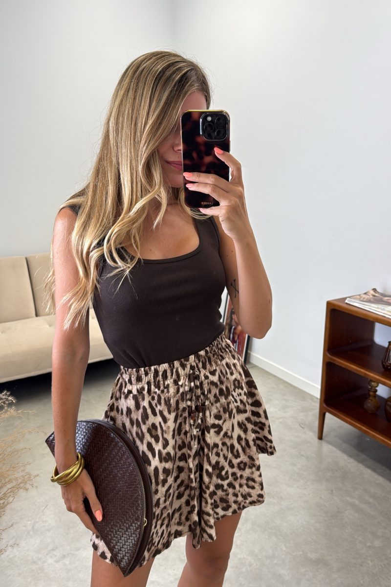Short Brown Leo