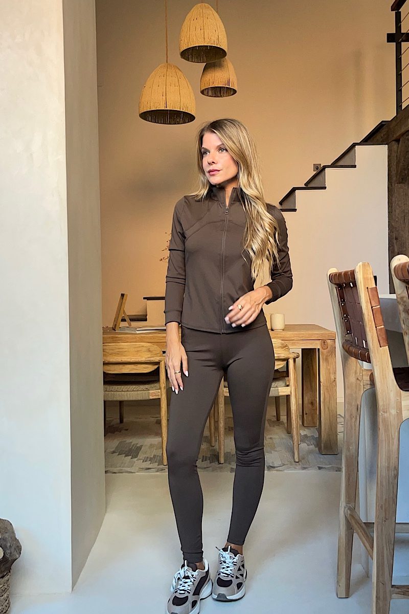 Conjunto Marron Active