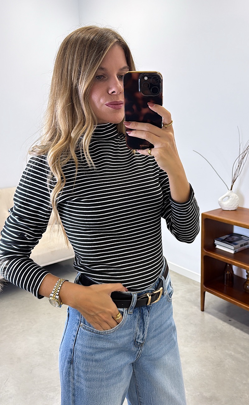 Camiseta Negra Termica Stripes - Imagen 2